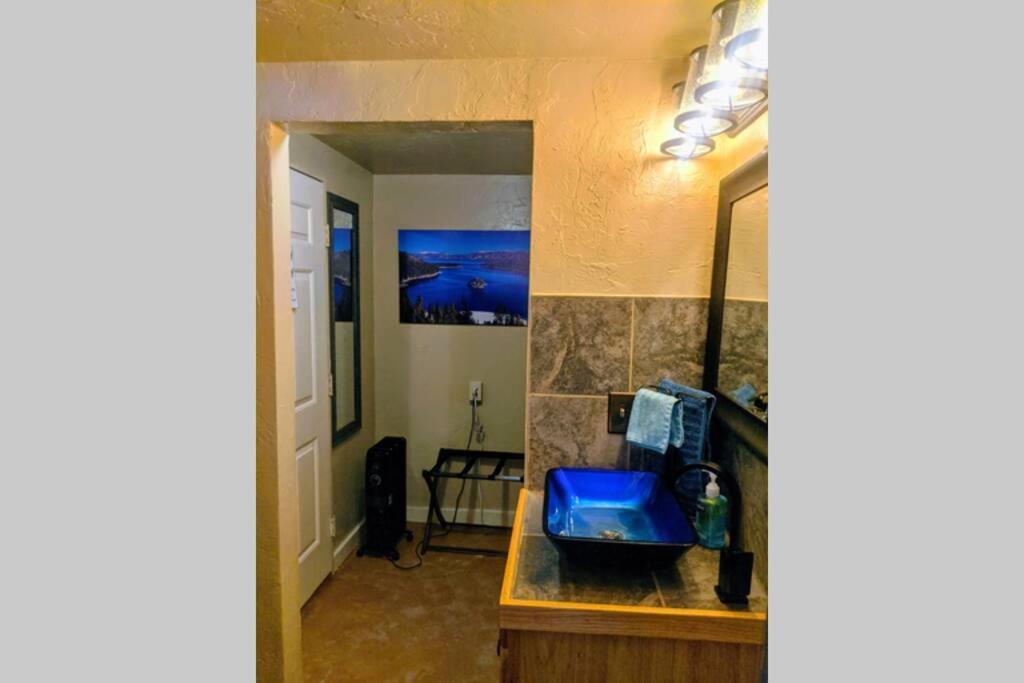 Private Hot Tub In Backyard! Luxury Studio Cottage! Play In Lake Tahoe And Relax In Carson City! Just 20 Minutes Away! Free Parking! Full Kitchen! Pet Friendly! Exterior photo