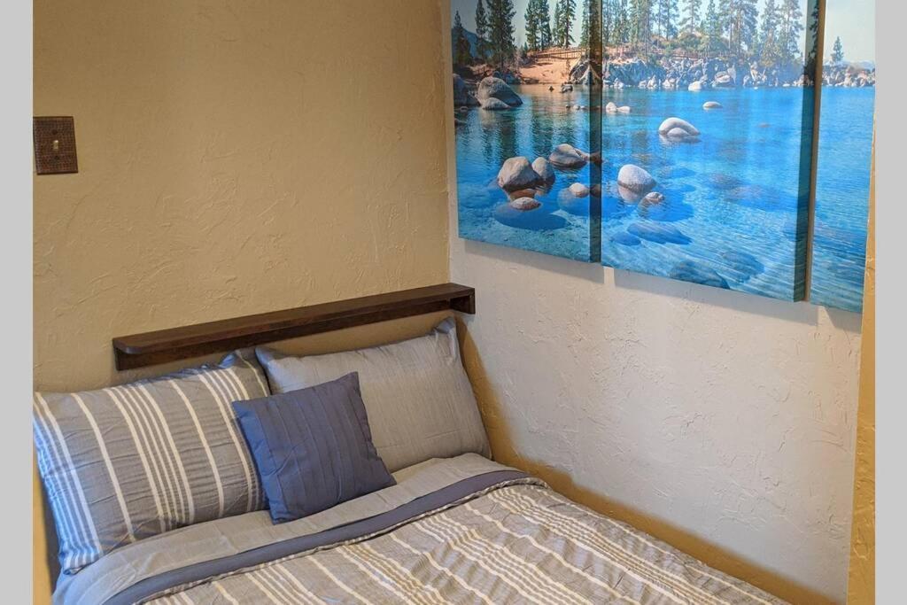 Private Hot Tub In Backyard! Luxury Studio Cottage! Play In Lake Tahoe And Relax In Carson City! Just 20 Minutes Away! Free Parking! Full Kitchen! Pet Friendly! Exterior photo