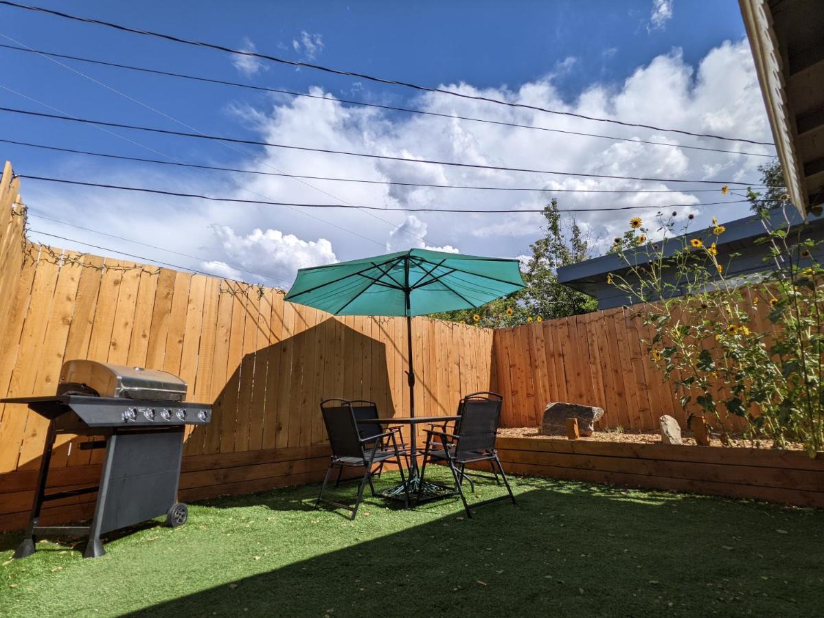 Private Hot Tub In Backyard! Luxury Studio Cottage! Play In Lake Tahoe And Relax In Carson City! Just 20 Minutes Away! Free Parking! Full Kitchen! Pet Friendly! Exterior photo